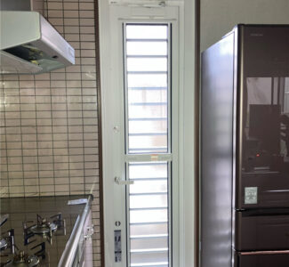 勝手口ドア交換リフォーム　施工前
