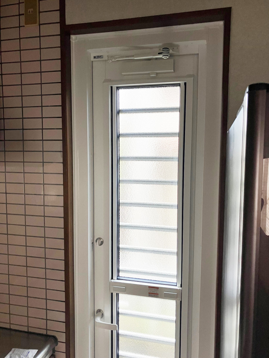 勝手口ドア交換リフォーム　施工後