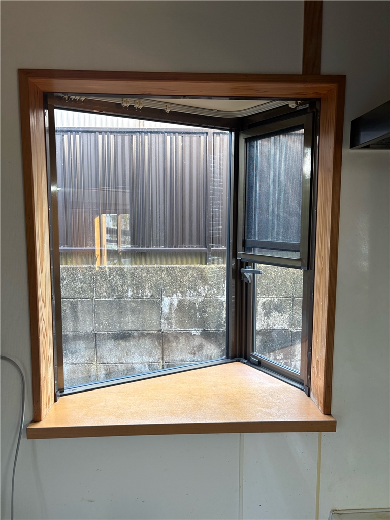 三角窓　施工前