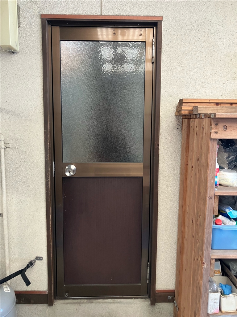 勝手口　施工前